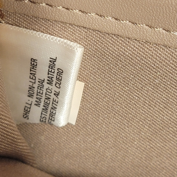 Universal Thread Trifold Wallet - Picture 4 of 10